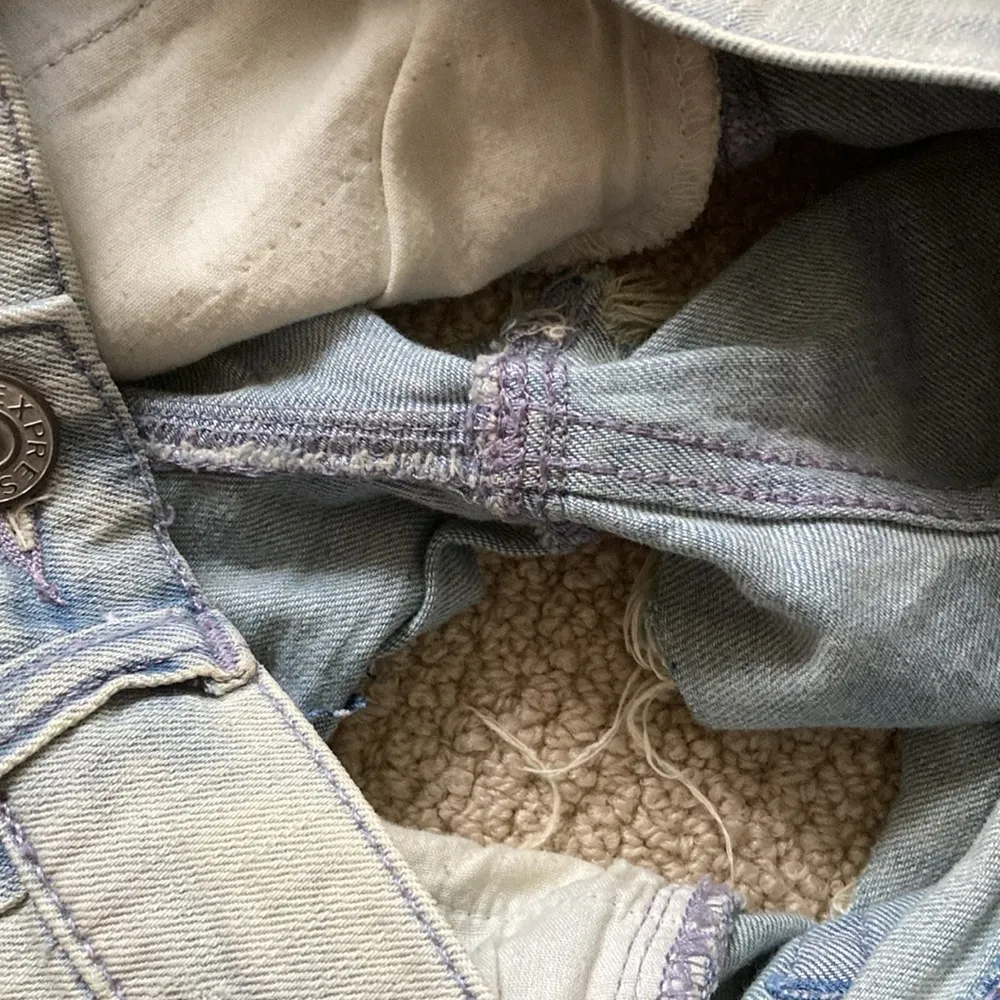 NEW Express Light Wash High Rise Destroyed Denim Jean Shorts Size 2 Fringe NWOT - Image 8