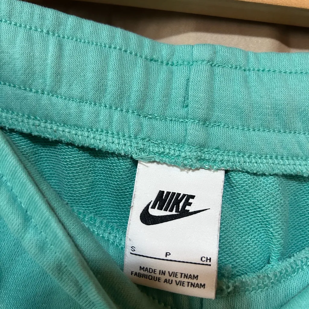 Nike shorts - Image 2