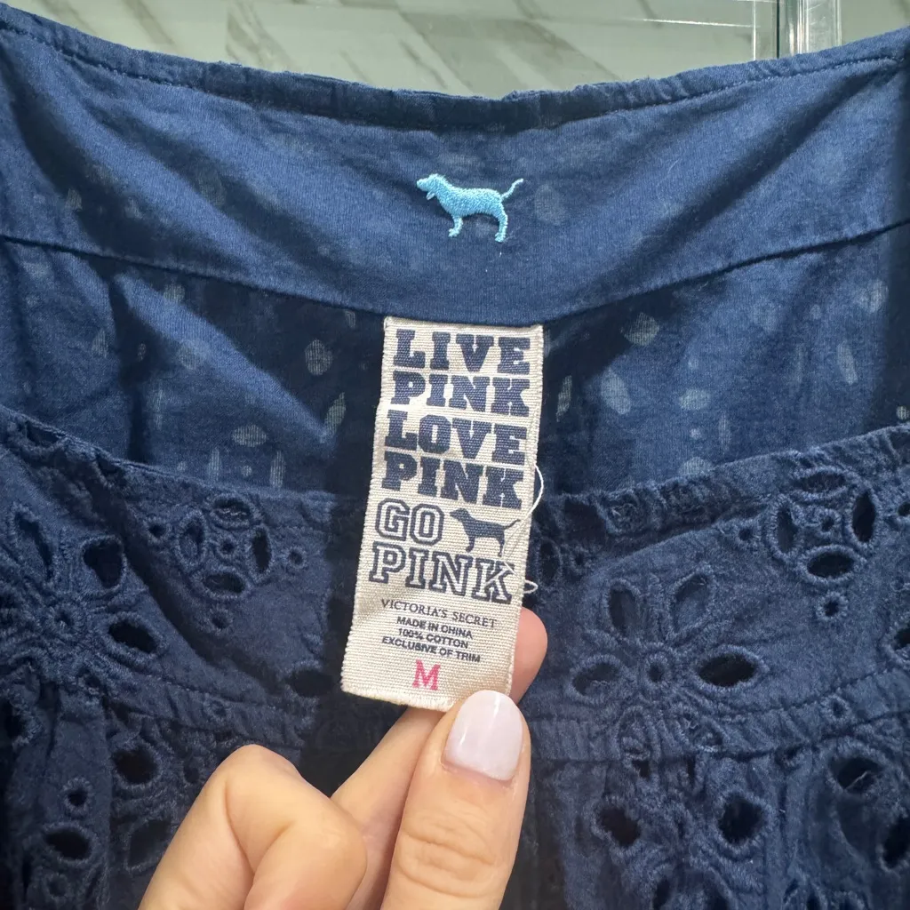 ‘Vintage’ 2008 Victoria's Secret PINK navy eyelet top - SUPER cute - size med - Image 2