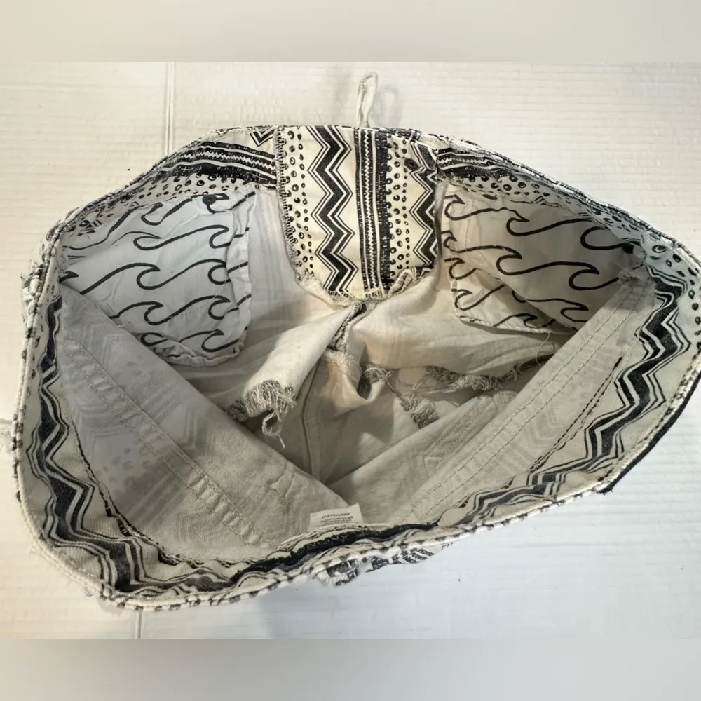 Billabong Lite Hearted Denim Geometric Tribal Lace Front Tie Cutoff Shorts Sz 27 - Image 7