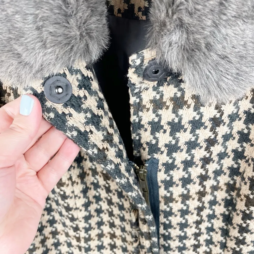 CAbi 978 Houndstooth Mixer Jacket Grey Tan Wool Blend Faux Fur Collar Size 12 - Image 5