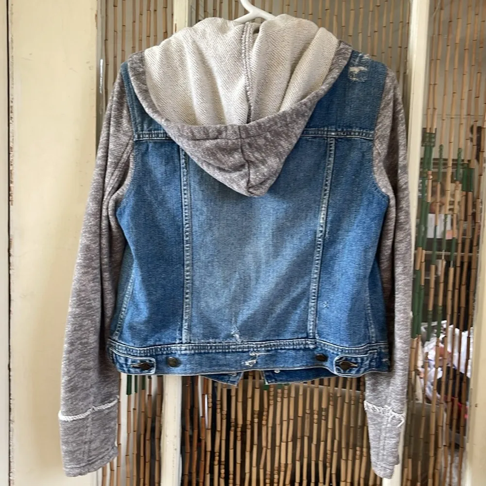 Free People distressed Jean Jacket with Grey Cotton Sleeves Size M - Image 6