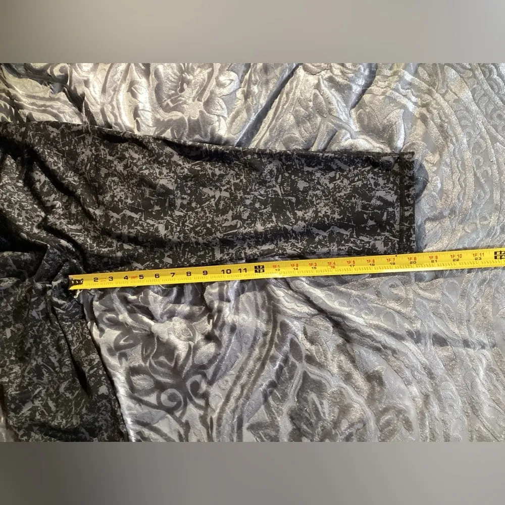 ATHLETA Gray & Back Gym Bottoms Small - Image 12