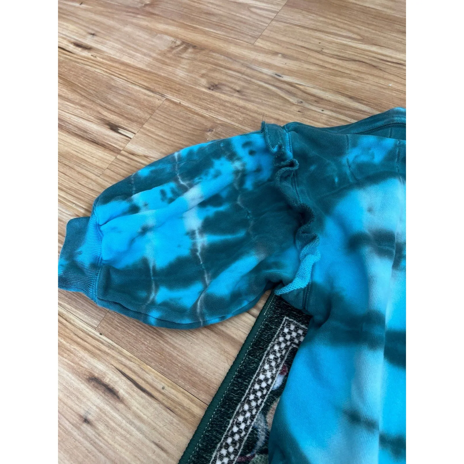 Something Navy  Esmeralda Tie Dye Henley Romper in Blue medium - Image 4