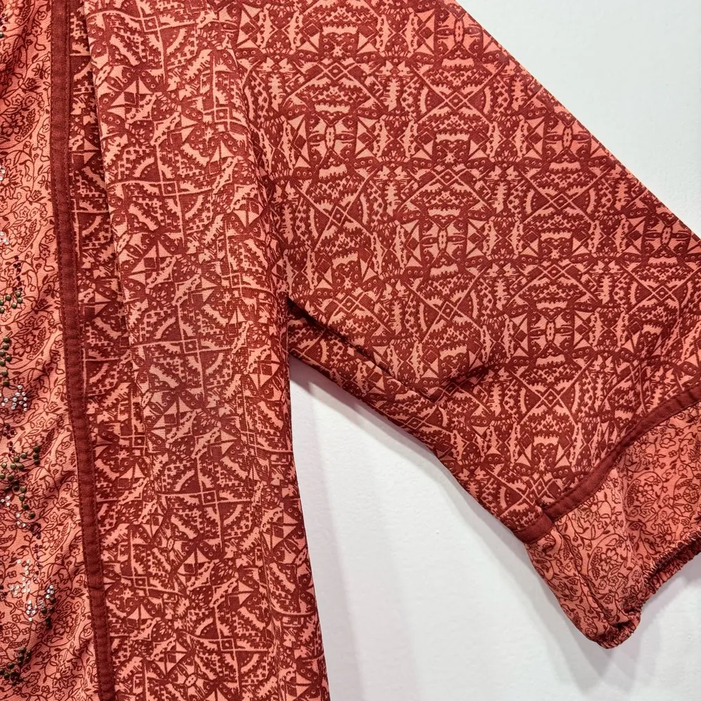 Buckle Brand Coral and Rust Sheer Peasant Blouse with Rhinestones Size Small - Image 8