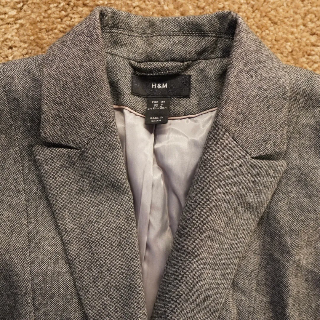 H&M Fitted Women’s Blazer - Image 4