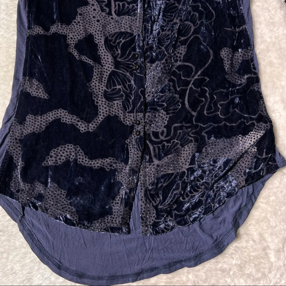 Anthropologie Tiny Navy Blue Button Down Sheer Velour Sequin Sleeveless Top - Image 4