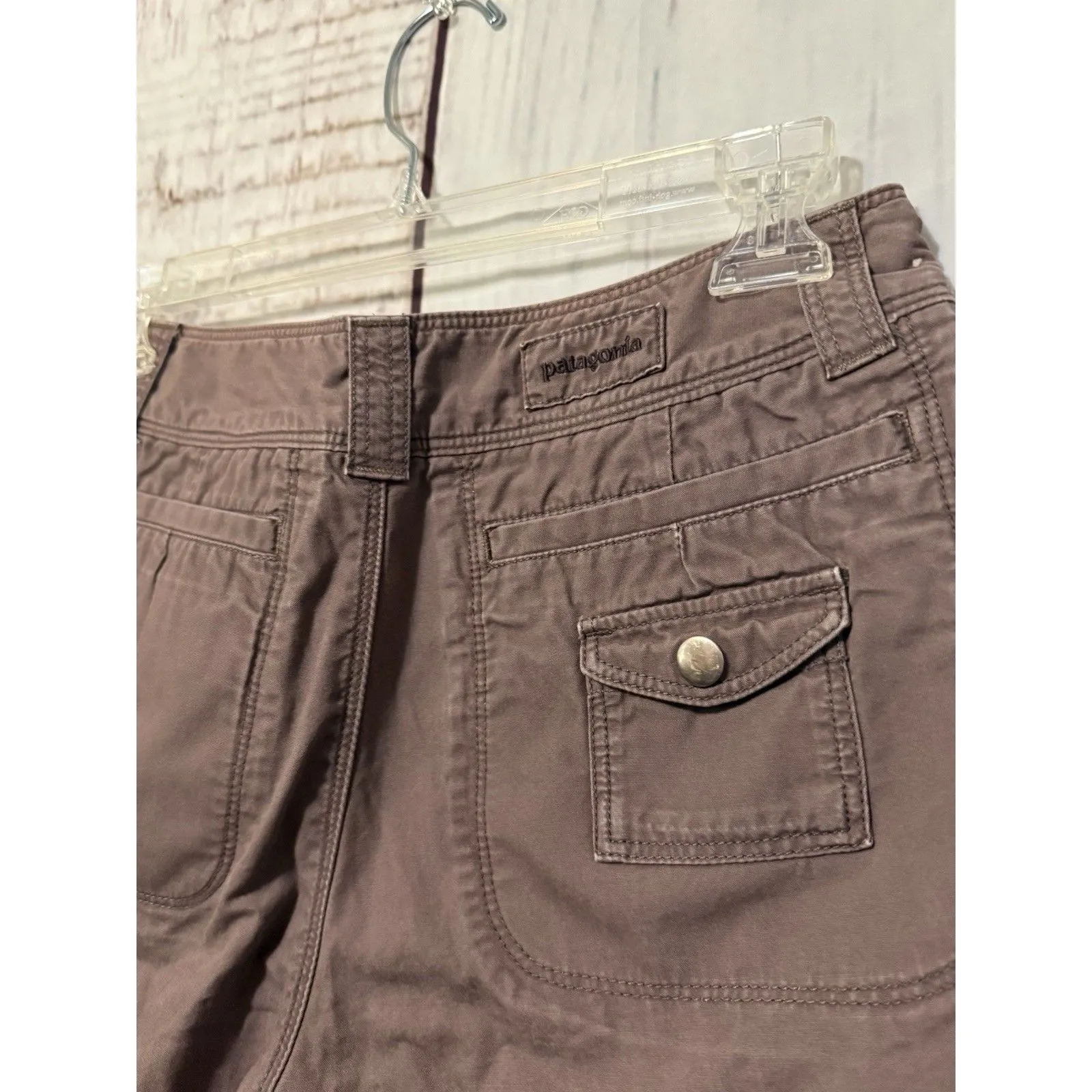 Patagonia Women Khaki Bermuda Pocket Hiking 8.5" Shorts Dusky Brown Size 6 - Image 3