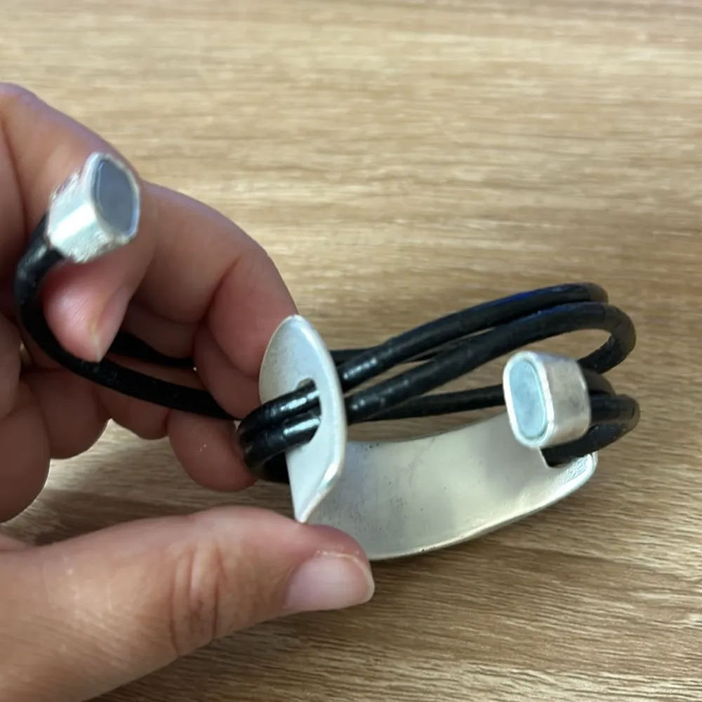 Wrap around bracelet Black - Image 4