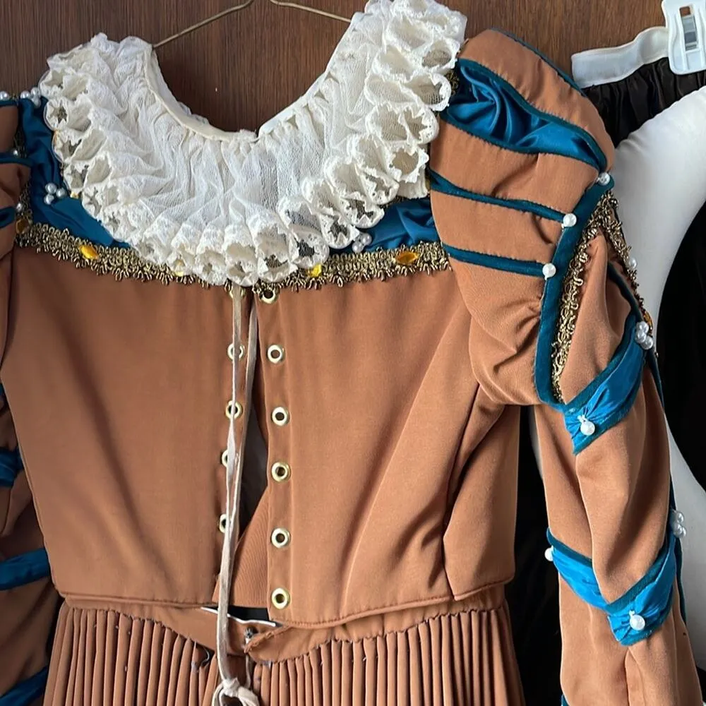 Gold/blue Renaissance gown - Image 8