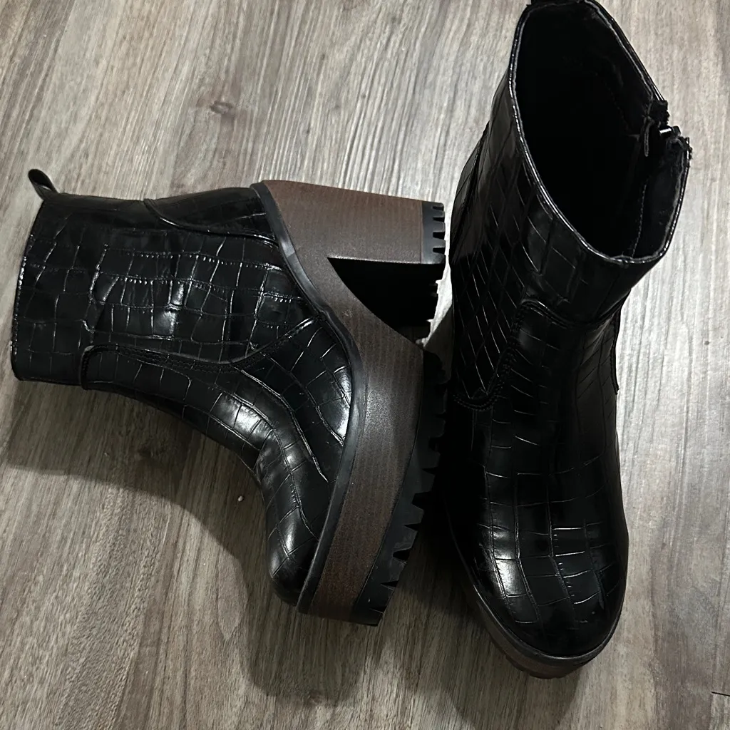 Chic Black and Brown Ankle Boots Size 9 - Image 8