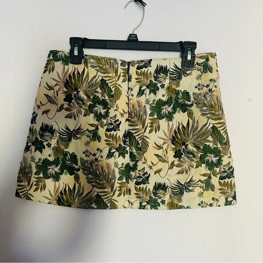 Urban Outfitters Floral Embroidered Textured Pelmet Mini Skirt Medium Green - Image 9