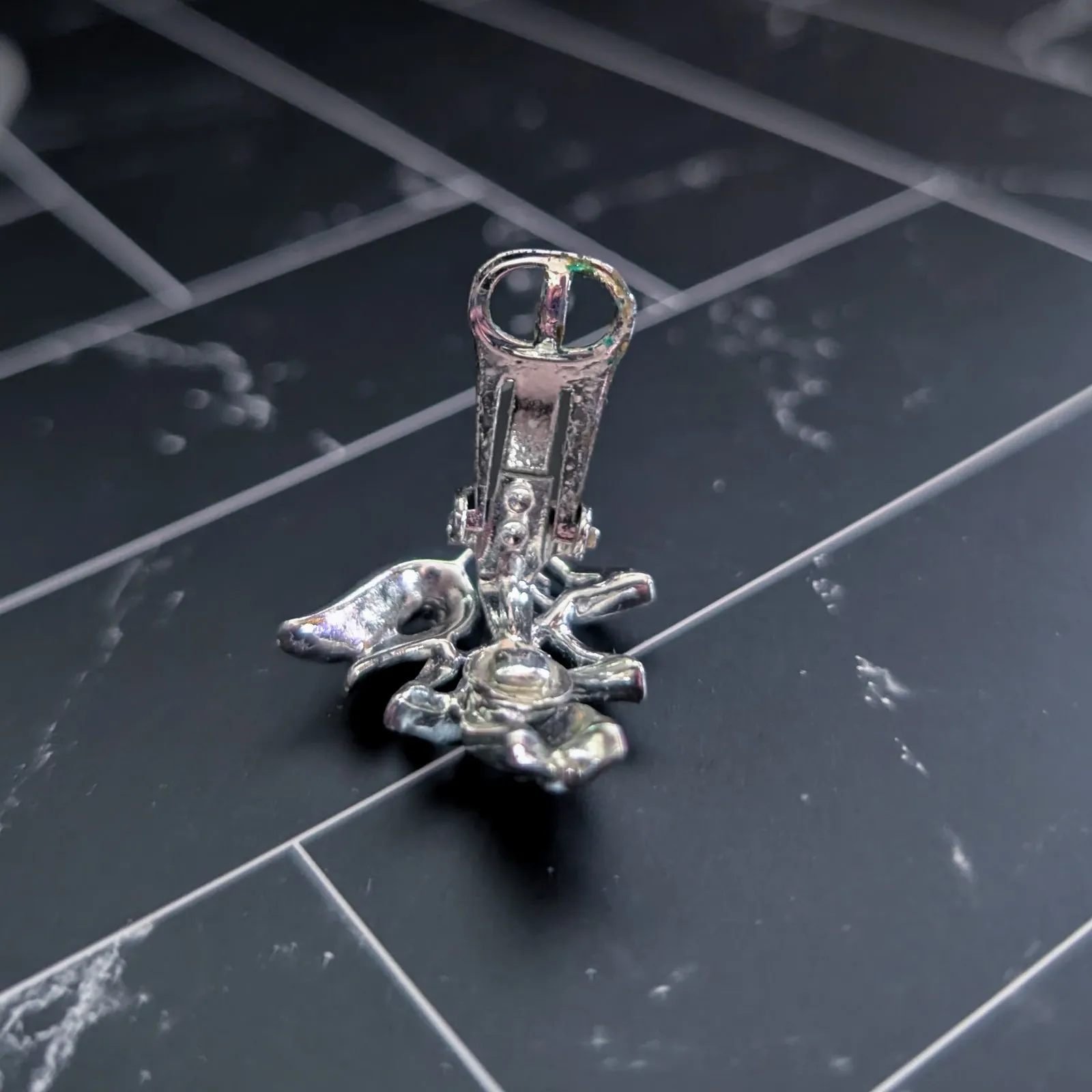 Vintage Clip On Earrings Large Silver Tone Wheat? Harvest Fall 1 & 1/8" - Image 5