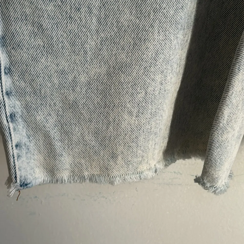 Pretty Little Thing Retro Light Stone Wash Denim Bermuda Raw Hem Jean Shorts - Image 2