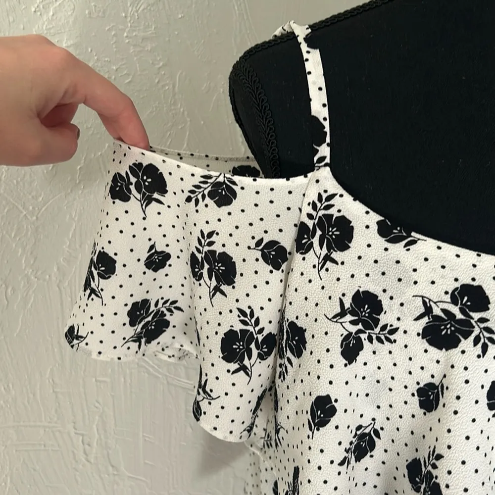 Black & white ruffled floral & polka dot cold shoulder off shoulder top - Image 3