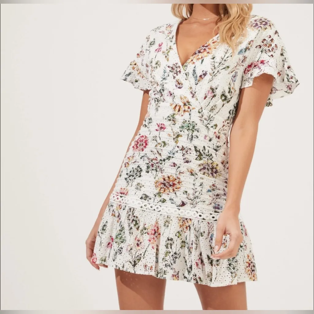 ASTR The Label Dress Women’s Large White Floral Eyelet Ruffle Short Sleeve Mini‎ - Image 3