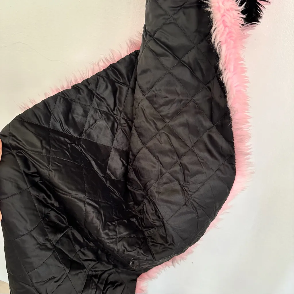 Balenciaga Oversized Faux Fur Logo Pink Scarf NEW - Image 6