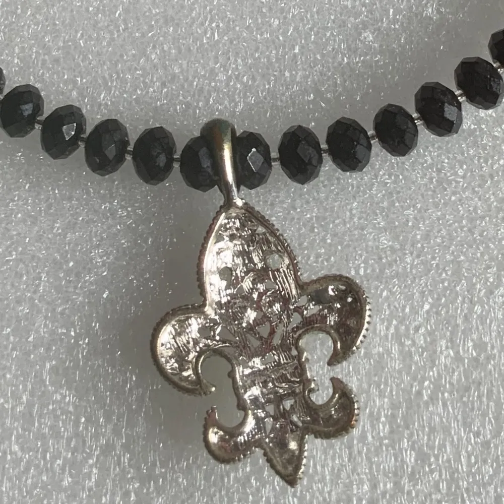 Black Faceted Bead Choker Silver Sparkle Fleur De Lis - Image 11