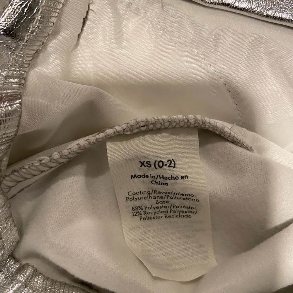 NWT No Boundaries Size XS Silver Metallic Relaxed Fit Wide Leg Cargo Pants - Image 10