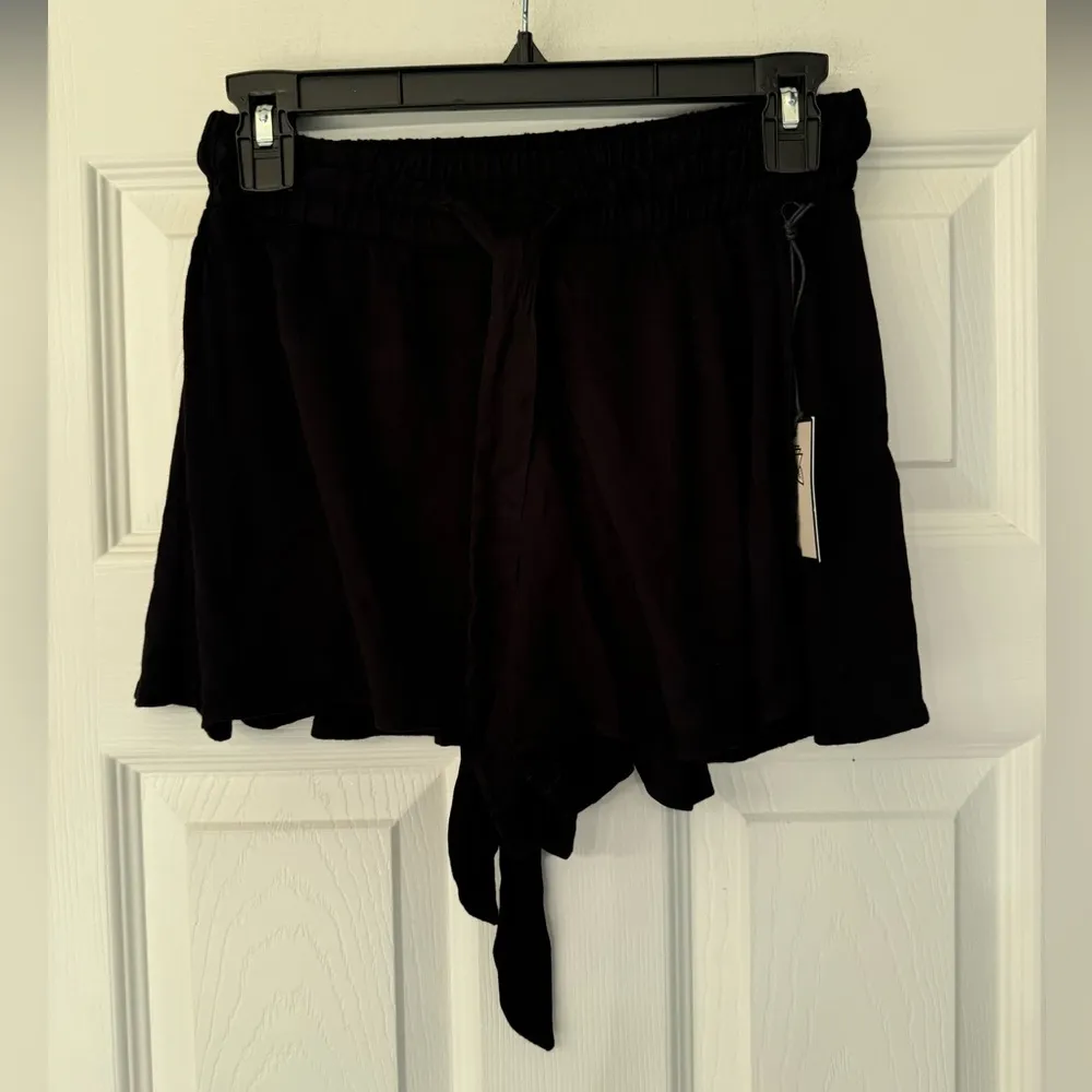 Electric & Rose Women’s Black Mini Shorts With Bow Belt Size X Small - Image 6