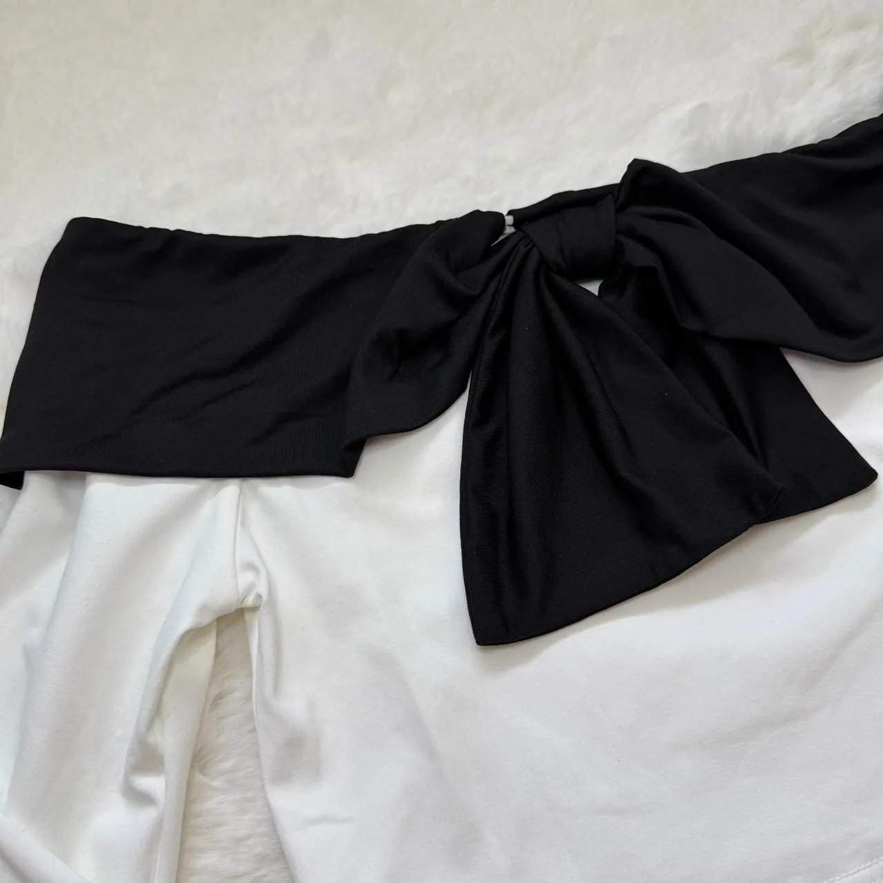 Dazy White off shoulder long sleeve top with black contrast bow Size XS - Image 2