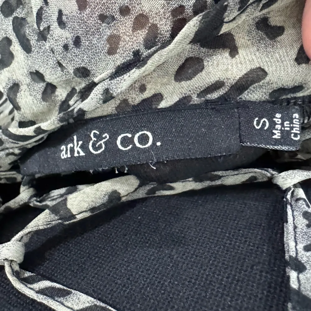 Beautiful animal print dress, with a back neckline marked by a bow Black - Image 5