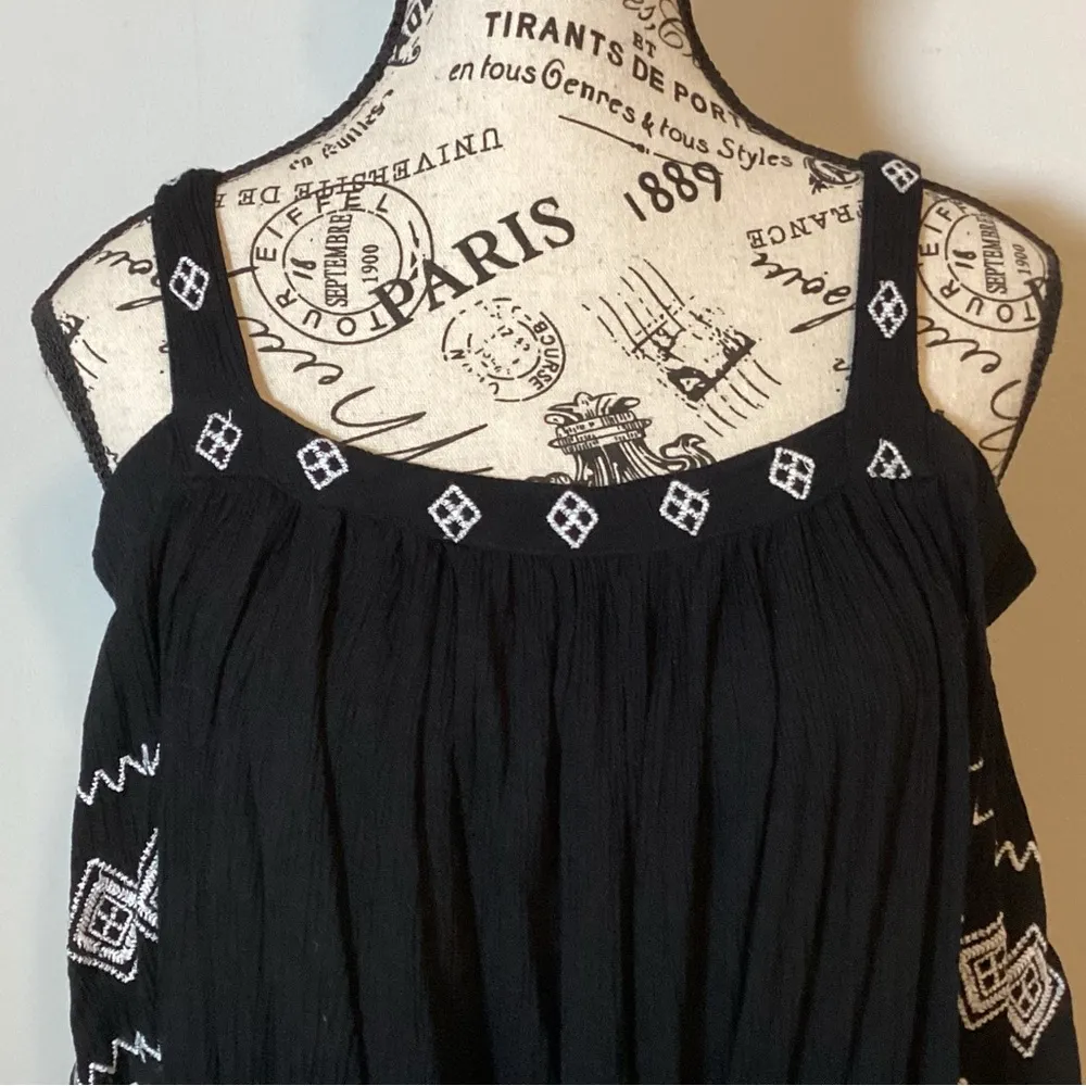 JAPNA BOHO OFF THE SHOULDER BLACK EMBROIDERED COLD SHOULDER TOP SIZE MED - Image 2