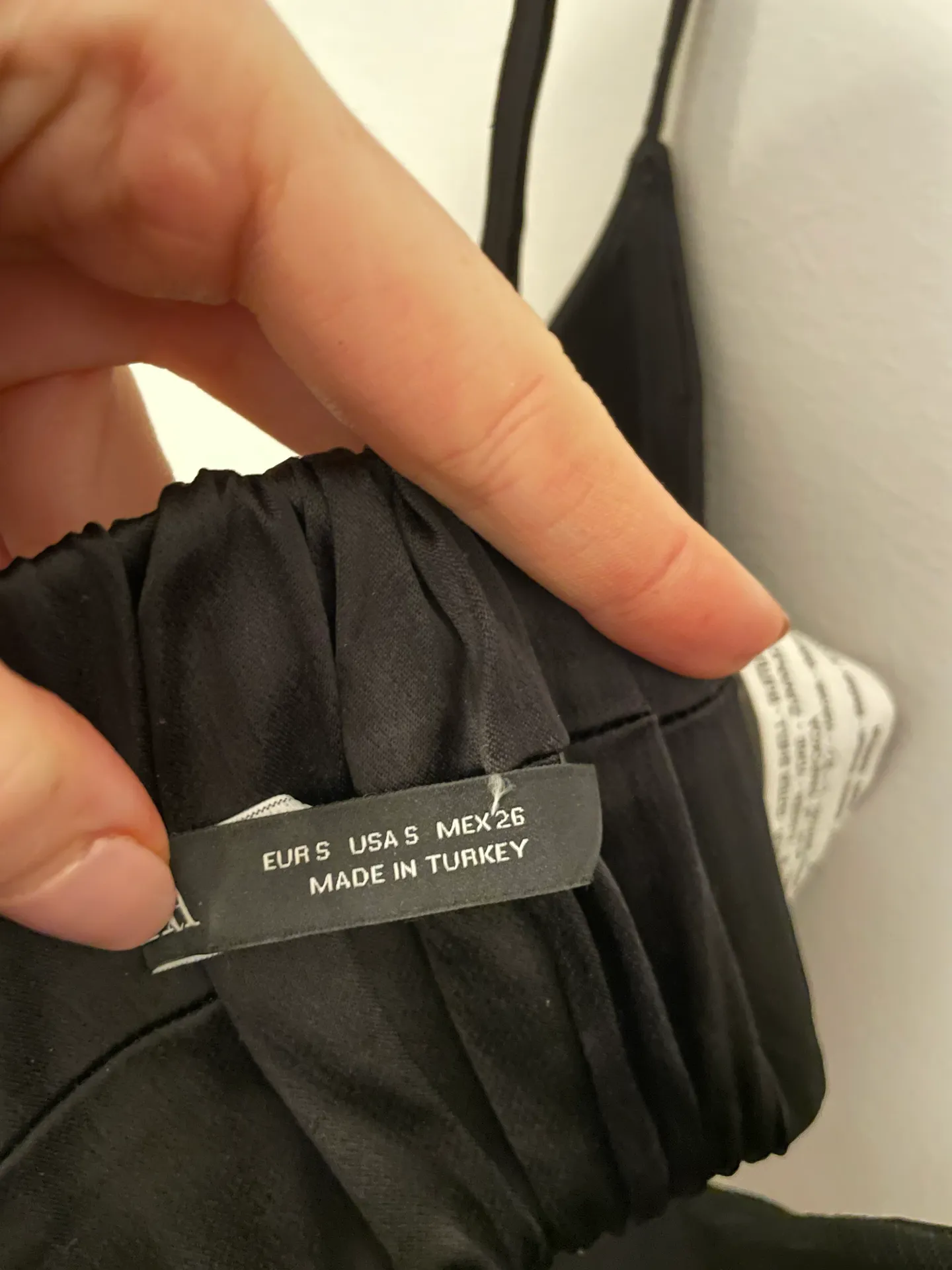 ZARA Black V-neck Crop Top - Image 3