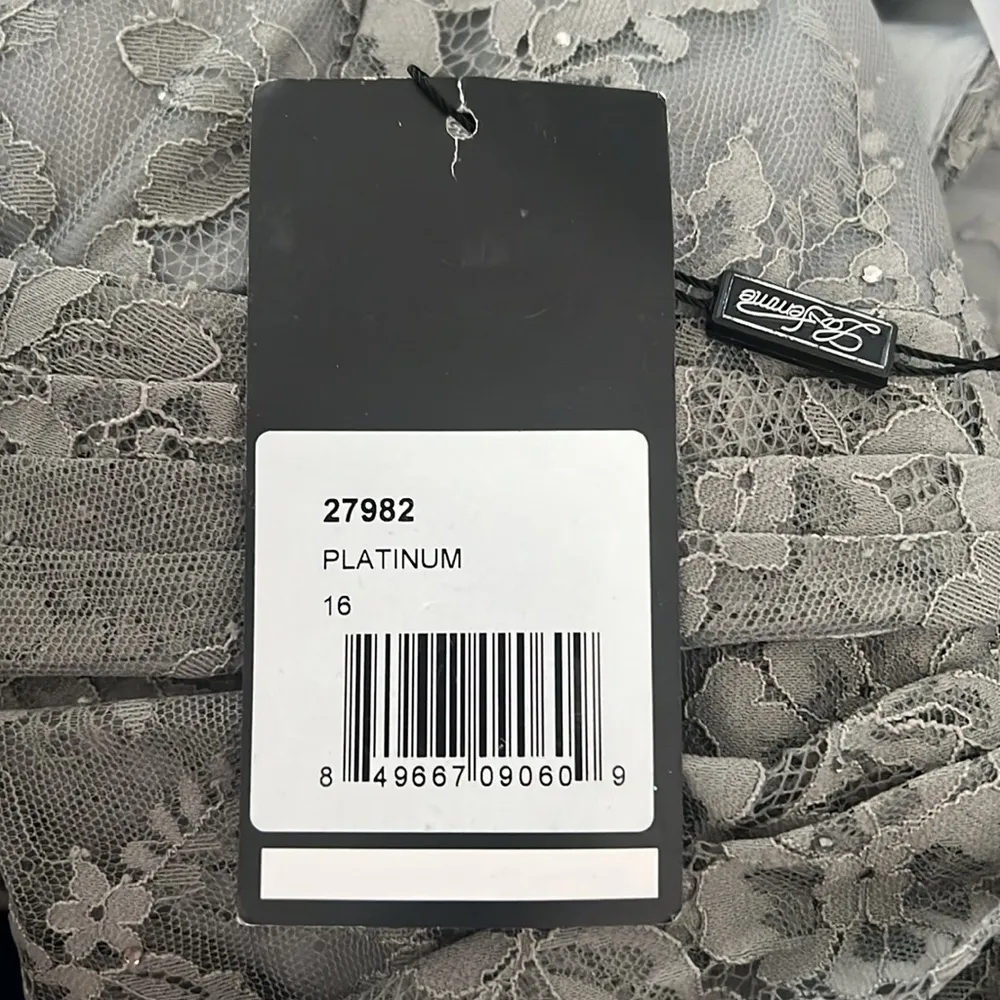 La Femme Lace Off the Shoulder Cap Sleeve Evening Dress in Platinum Size 16 NWT - Image 4