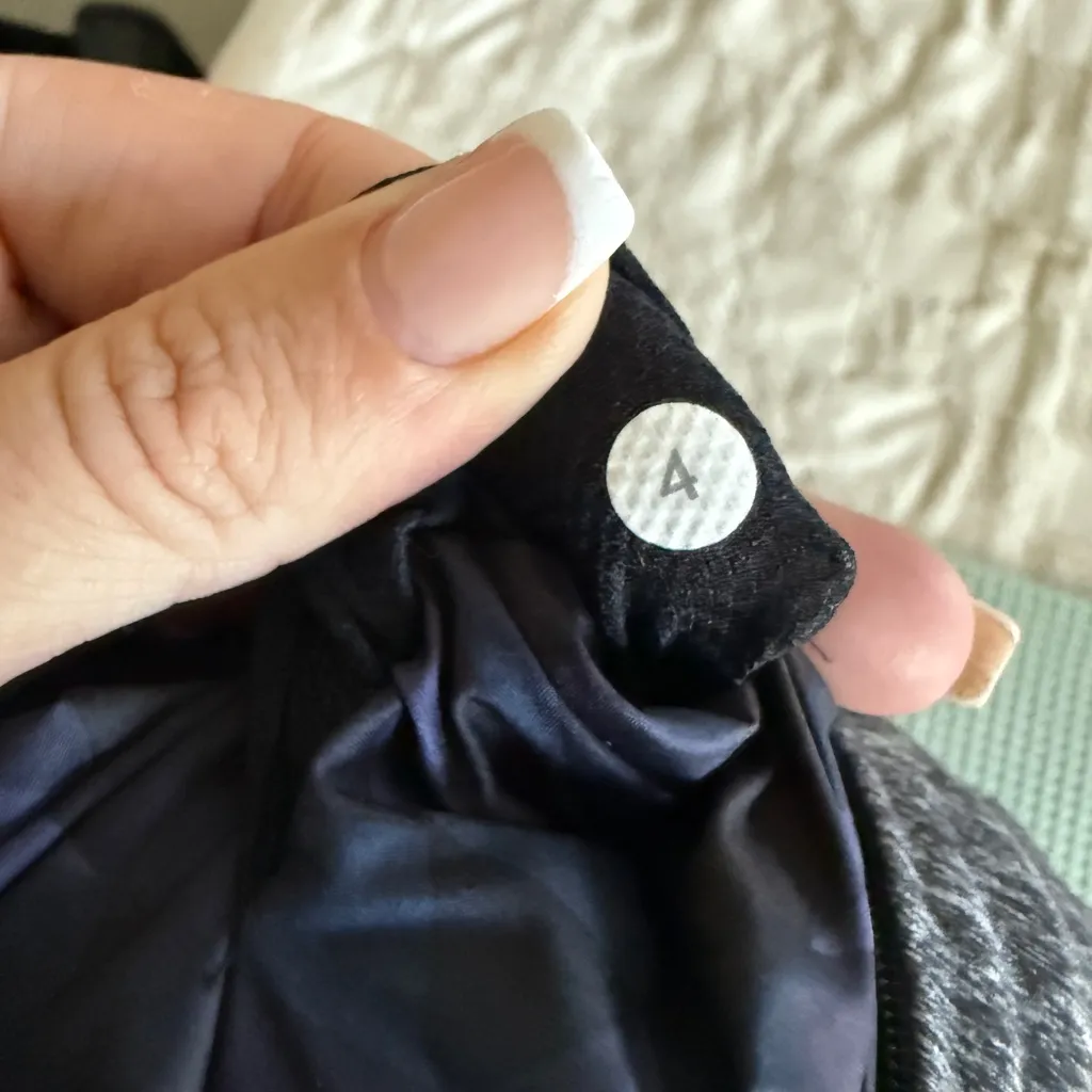 Lululemon Fluff off Jacket (Stained Glass Love Nightfall Black) size 4 - Image 4