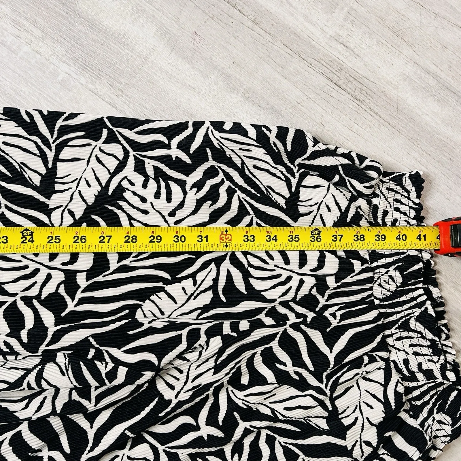 Ellen Tracy Flowy Floral Loose Pants Size Medium Black And White Wide Leg - Image 8