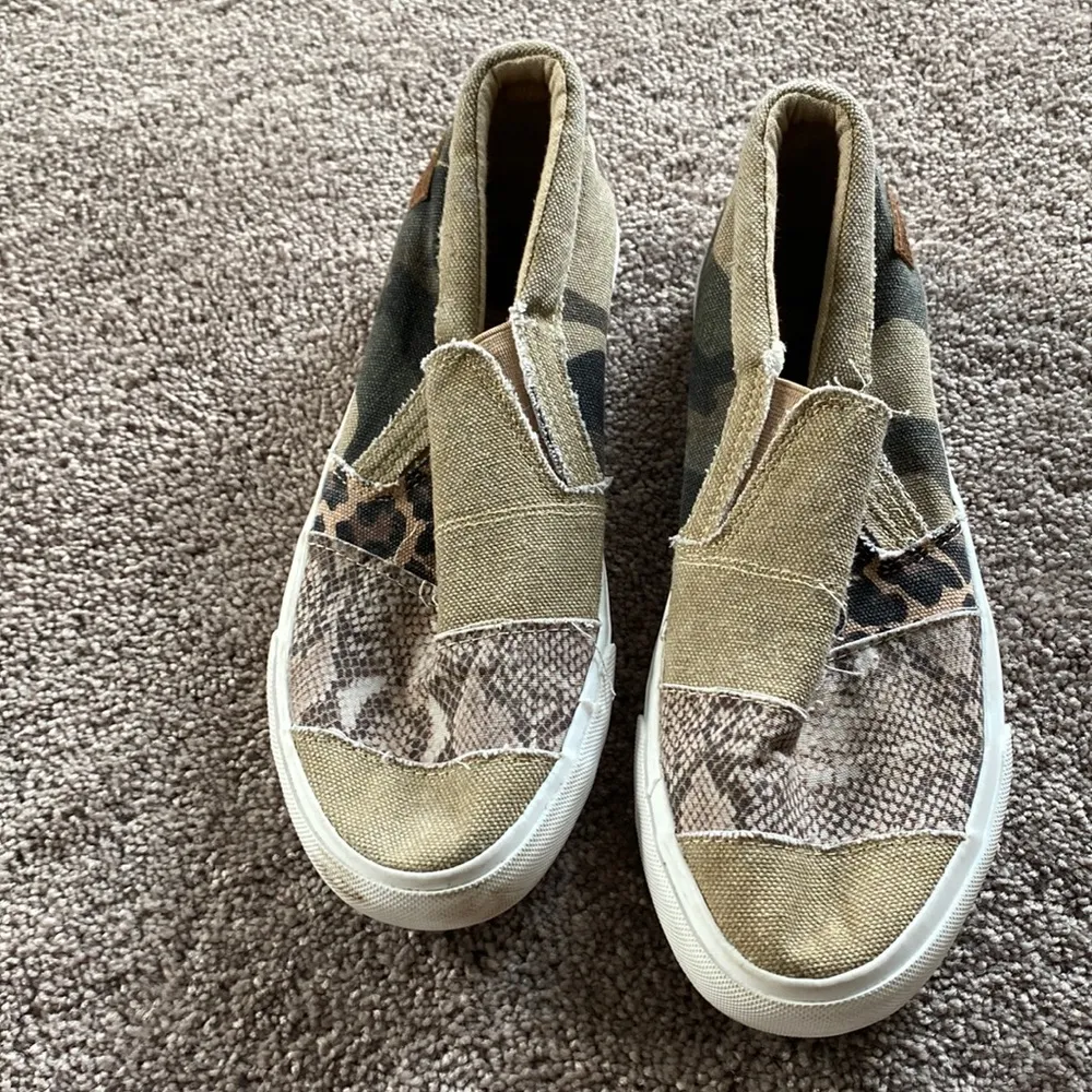 Blowfish Malibu Slip-On Sneakers Camo Patchwork Print SIZE 8 - Image 4