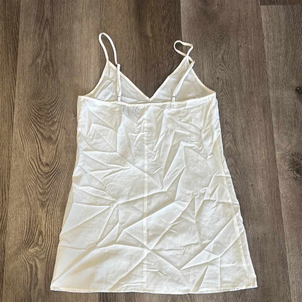 Elegant White Women's Top - Image 2