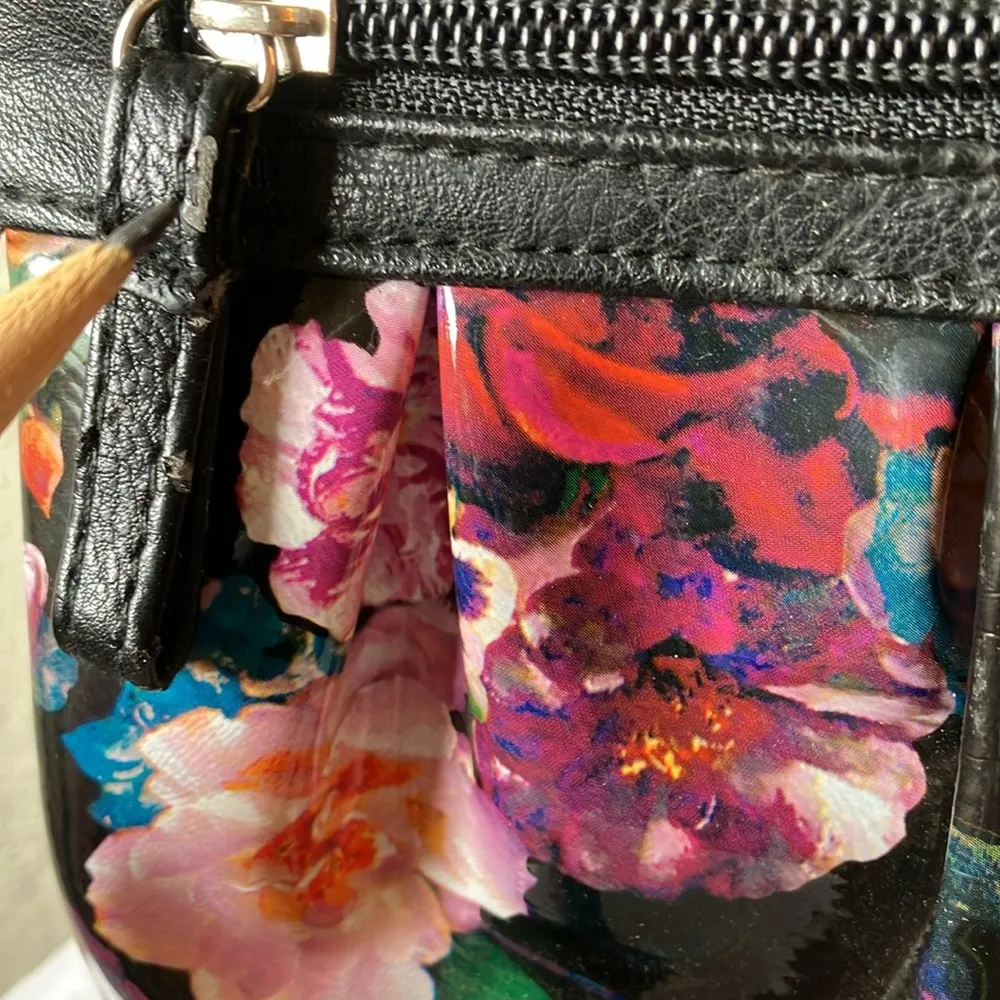 Wilson Leather: Mundi Black Floral Wristlet- flaws - Image 10