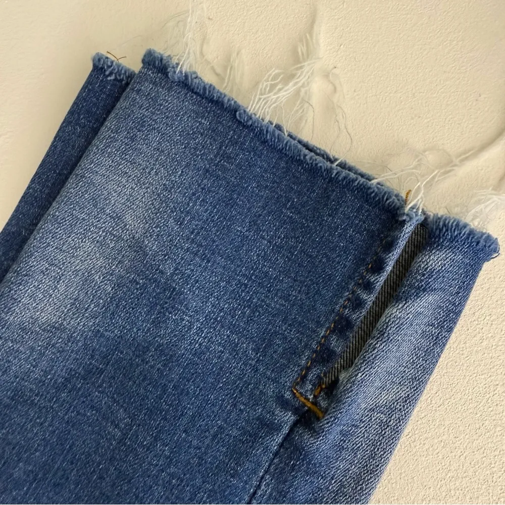 Risen Relaxed Skinny Medium Wash Stretch Denim Womens Jeans Size 28 / 7 Blue - Image 5