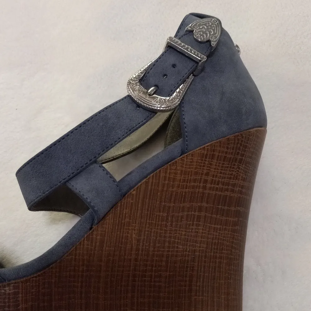 G by Guess Steel Blue & Faux Wood Strappy Platform Wedge Sandals NWOT - Image 12