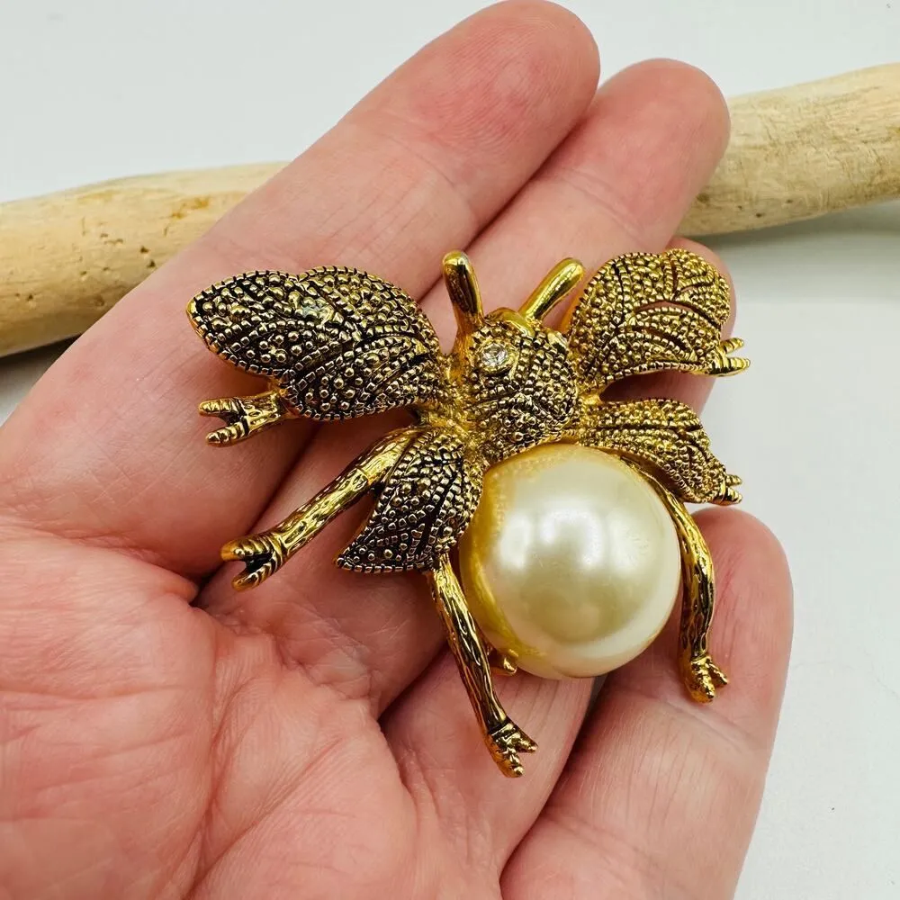 Vintage Gold, Pearl & Rhinestone Bee Insect Brooch Pin Gold - Image 5