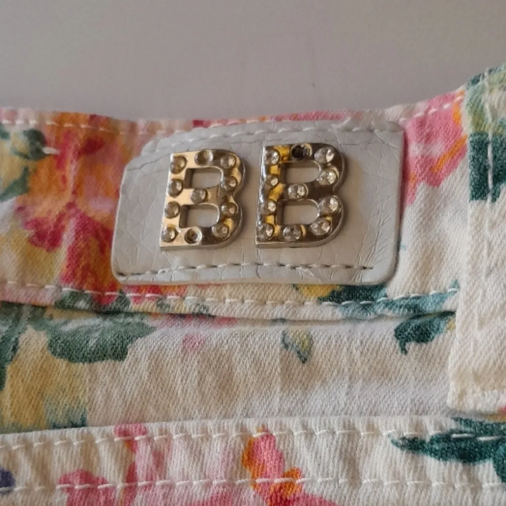 B.B Jeans Floral Jean Shorts Pink Size 30 - Image 3