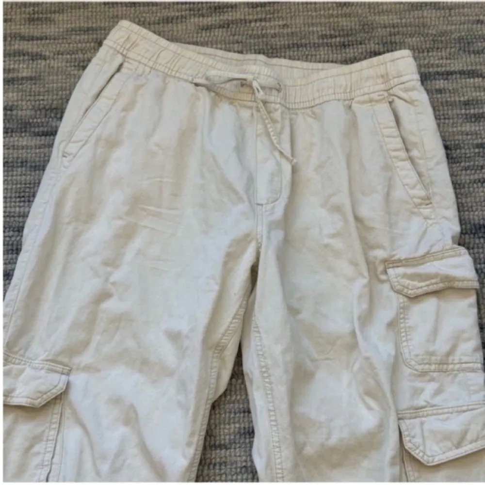 Old Navy Cream Wide-Leg Cargo Pants - Image 8