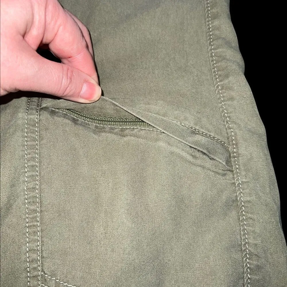 Athleta sage green lyocell pants with vented /zipper knees and pockets 6 petite - Image 5