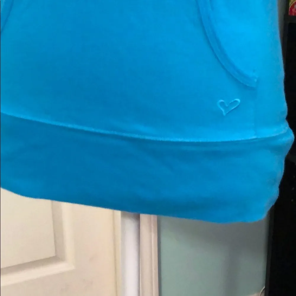 Lilu NWOT hooded short sleeve top - Image 4