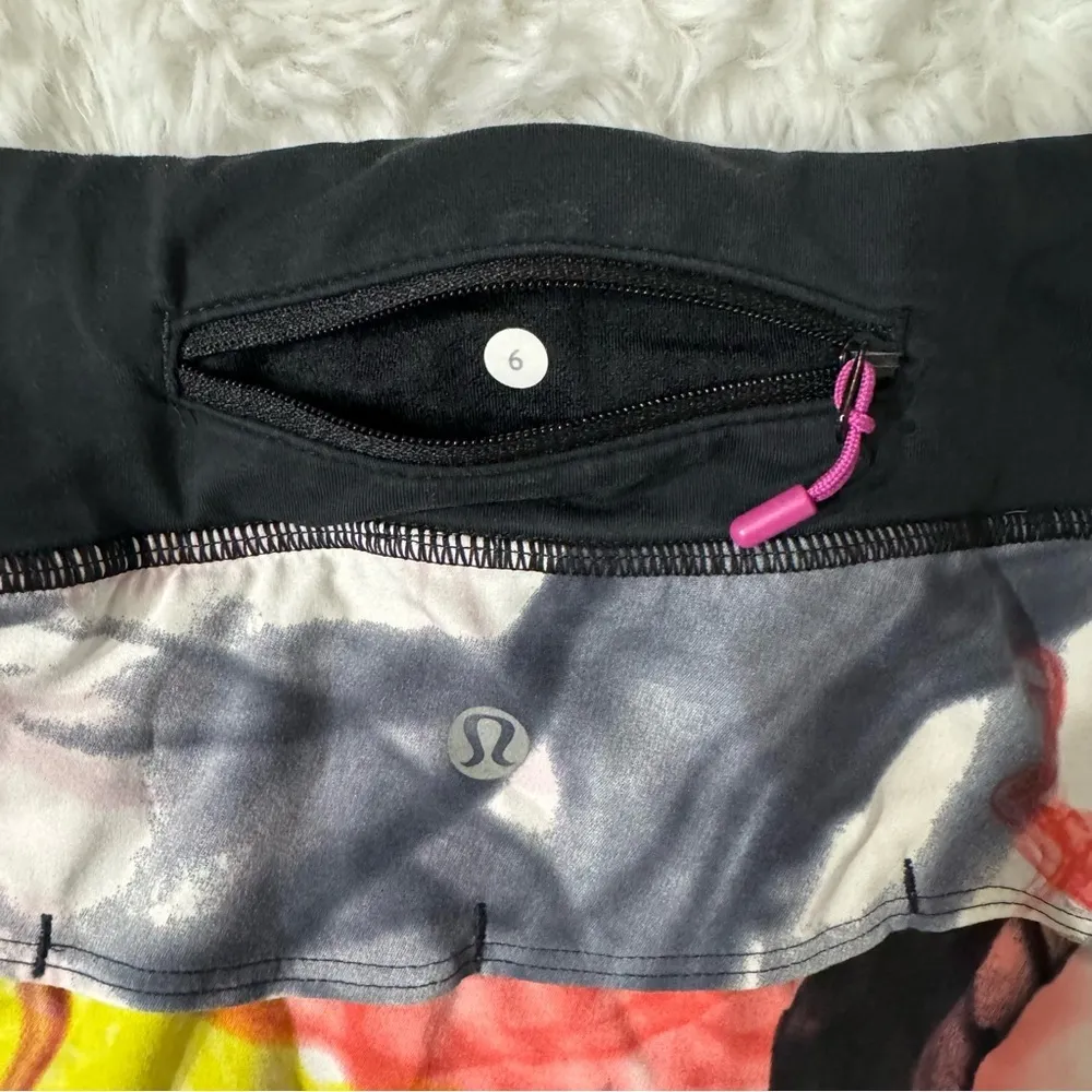 Lululemon Activewear Running Shorts Size 6 - Image 6