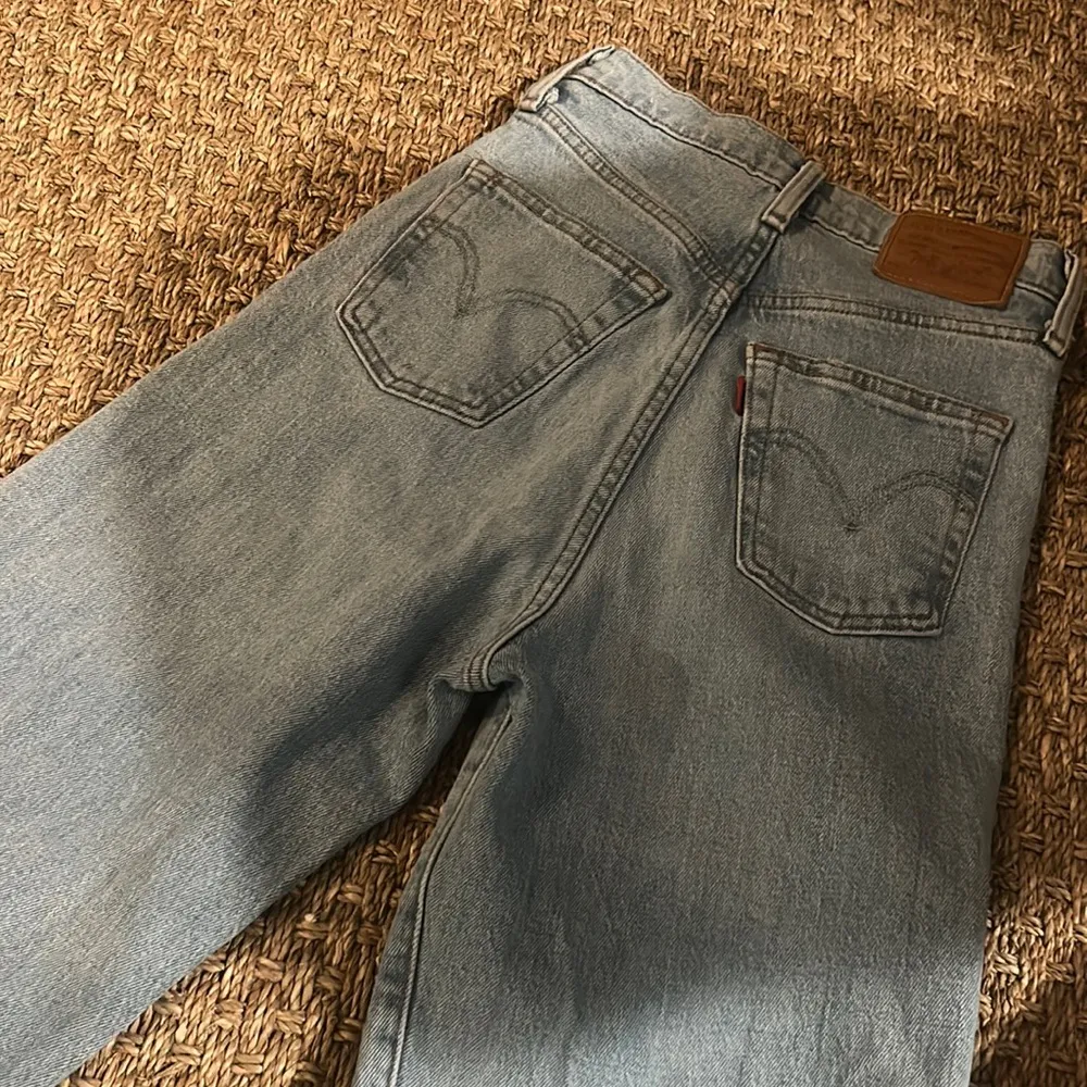 Levi's® Premium
RIBCAGE STRAIGHT ANKLE WOMEN'S JEANS - Image 6