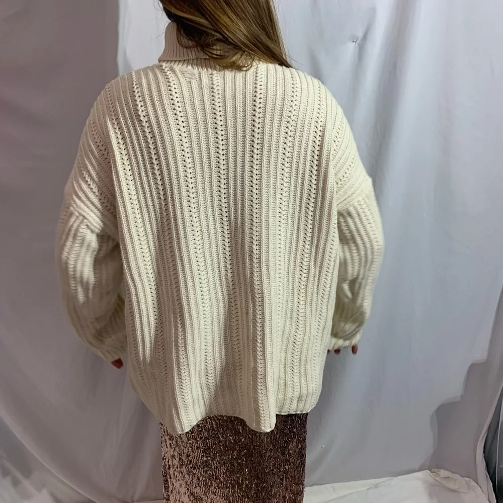 MODA INT’L cream oversized turtleneck/cowneck sweater. Xl - Image 3