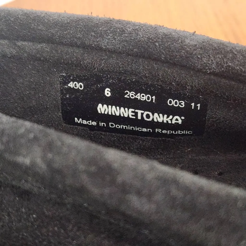 Minnetonka Black Moccasin Slip-On Shoes Womens Size 6 NWOT - Image 6