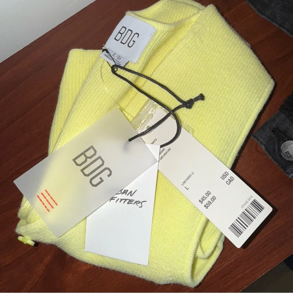 NWT BDG Cropped Button Front Tank Top Ribbed Yellow Size Large - Image 3