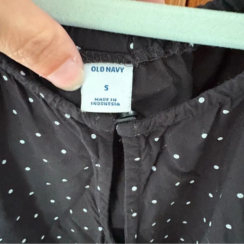 Old Navy keyhole romper black with white dots small - Image 6