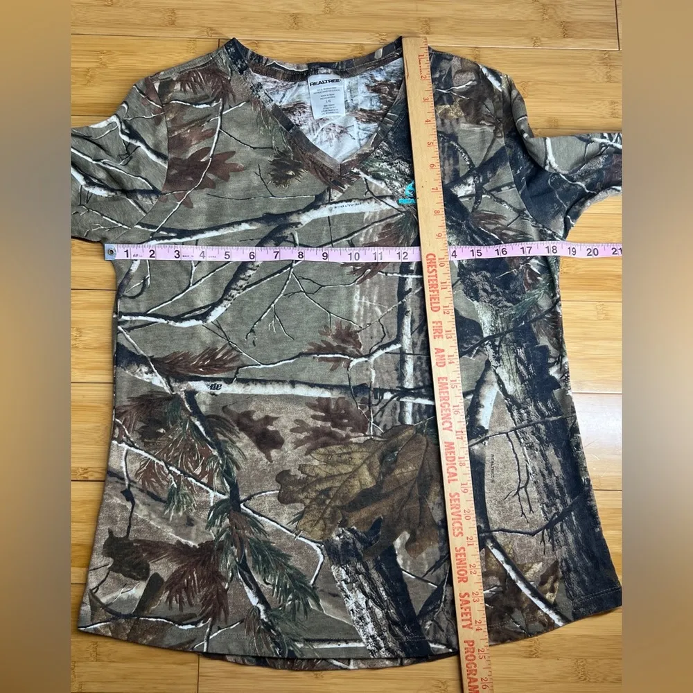 Realtree Women’s Long Sleeve V-Neck Camouflage Outdoor Enthusiast Shirt|Size:L - Image 7