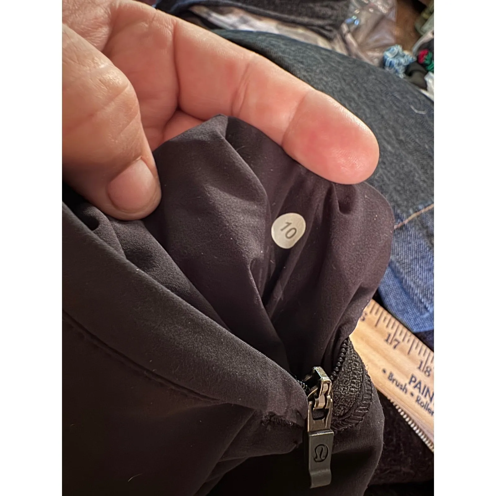 Lululemon Runderful Pants Black Layer Size 10 EUC water resistant - Image 9