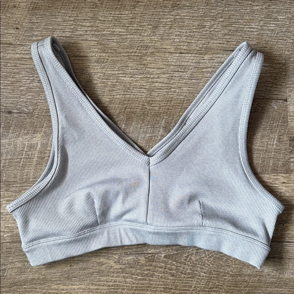 ALO Yoga Gray Sports Bra Size Large - Image 2